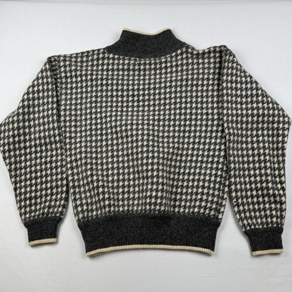 Liz Claiborne Woman's Petite Lambswool And Cashmere Houndstooth Cardigan Sweater - Picture 3 of 4